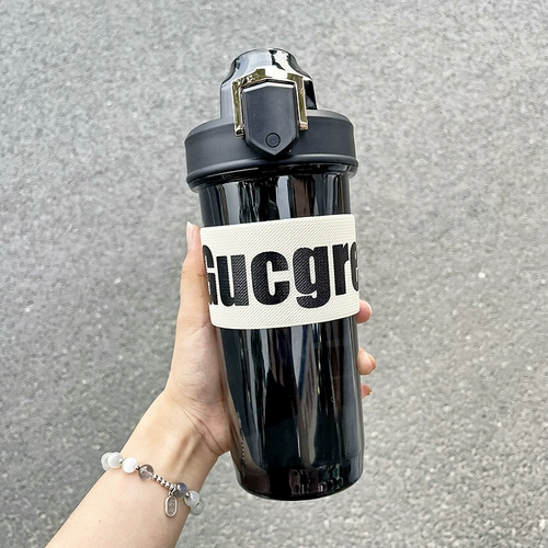 Мухан Пластиковая водяная чашка для мужчин и женщин с высокой температурной сопротивлением в летней спортивной чашке для устойчивости к падению Портативные студенты Простая повседневная чашка