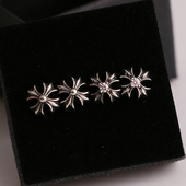 一休老银匠制作潮流朋克风格 925纯银十字架耳钉十字花镶锆石耳钉