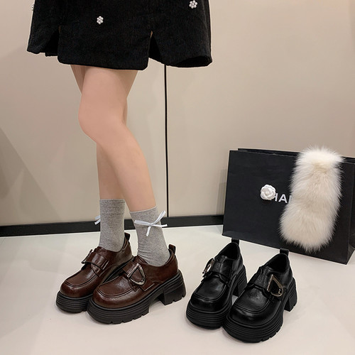 永希女鞋增高时尚小皮鞋