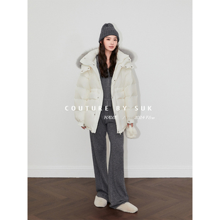 收腰显瘦连帽款 SUK 官方新款 2025冬季 超大毛领羽绒服女 霜雪绒梦