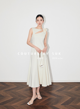 SUK 优雅盛典！2025新款白色高端气质黑色无袖连衣裙子女夏季长款