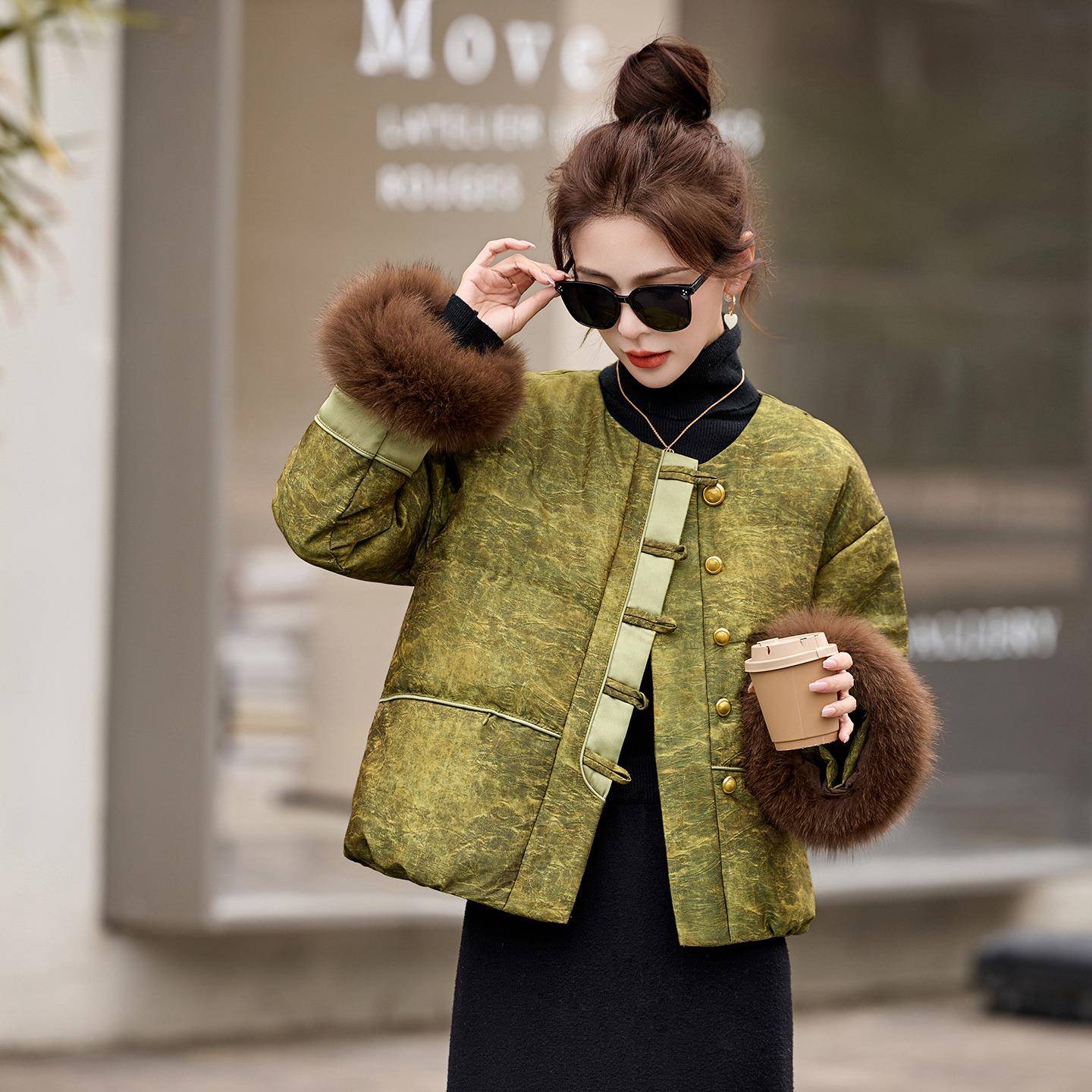 中AH8166-1式狐毛狸袖口圆领好羽绒服女2025冬新款超看轻时尚外套