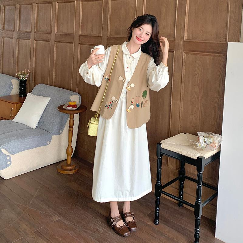 2卡其色卡通绣花马甲套裙装女025春ZZB301 2学院风休闲季减龄衬衫