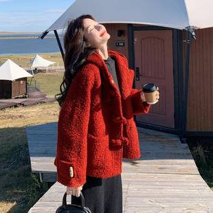 0复古红羊羔毛外套女22冬季5新款小个子短款牛色2B237-61角扣韩系