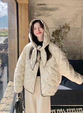 鸭C186-861白色千金风气连帽轻薄质羽绒服女2025冬新简约保款暖90