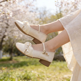 新款春夏素雅低跟老北京布鞋女单鞋汉服鞋小香风暗花粗跟配旗袍鞋