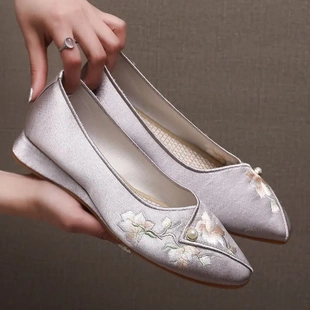 新款 传统布鞋 布鞋 民族风气质旗袍鞋 轻便 低跟尖头复古绣花单鞋 春季