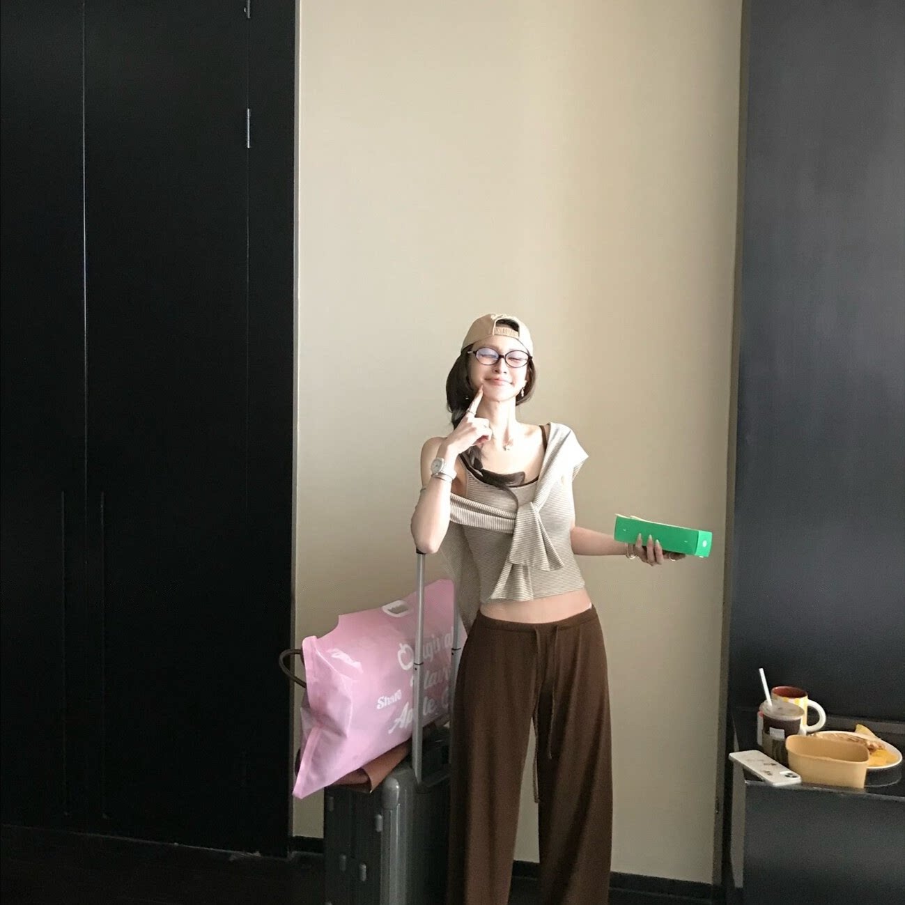 Skk Store 慵懒生巧棕210G天丝针织条纹吊带/亚麻罩衫/休闲裤套装 - 实物图