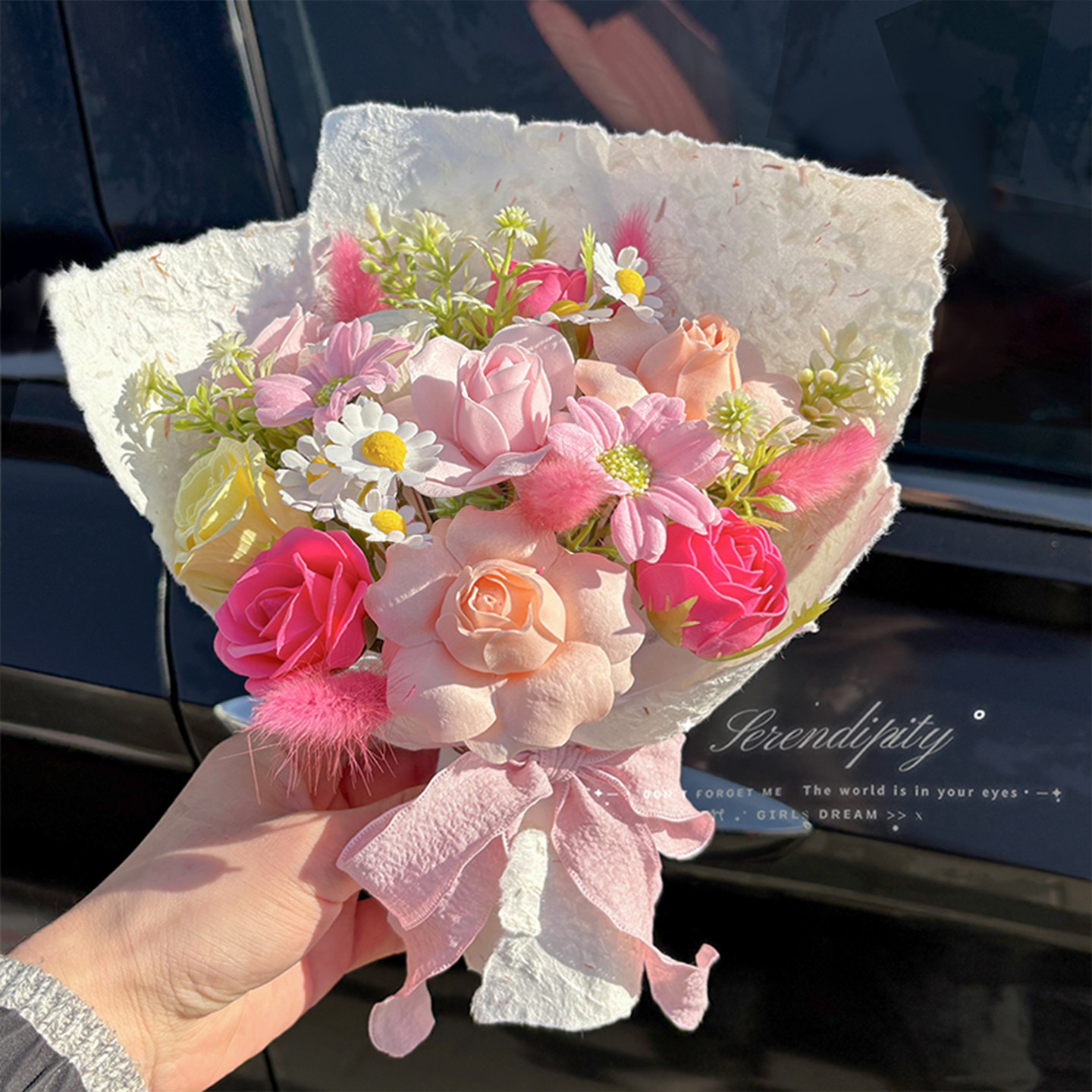情人节新款肥皂花仿真玫瑰手捧小花束香皂花小束多巴胺永生花礼物