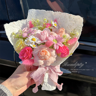 情人节新款肥皂花仿真玫瑰手捧小花束香皂花小束多巴胺永生花礼物