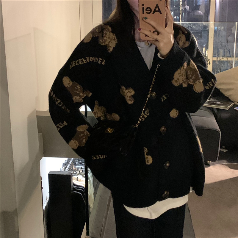 Real shot real price Korean version loose and lazy style young bear thickened knitted sweater cardigan coat