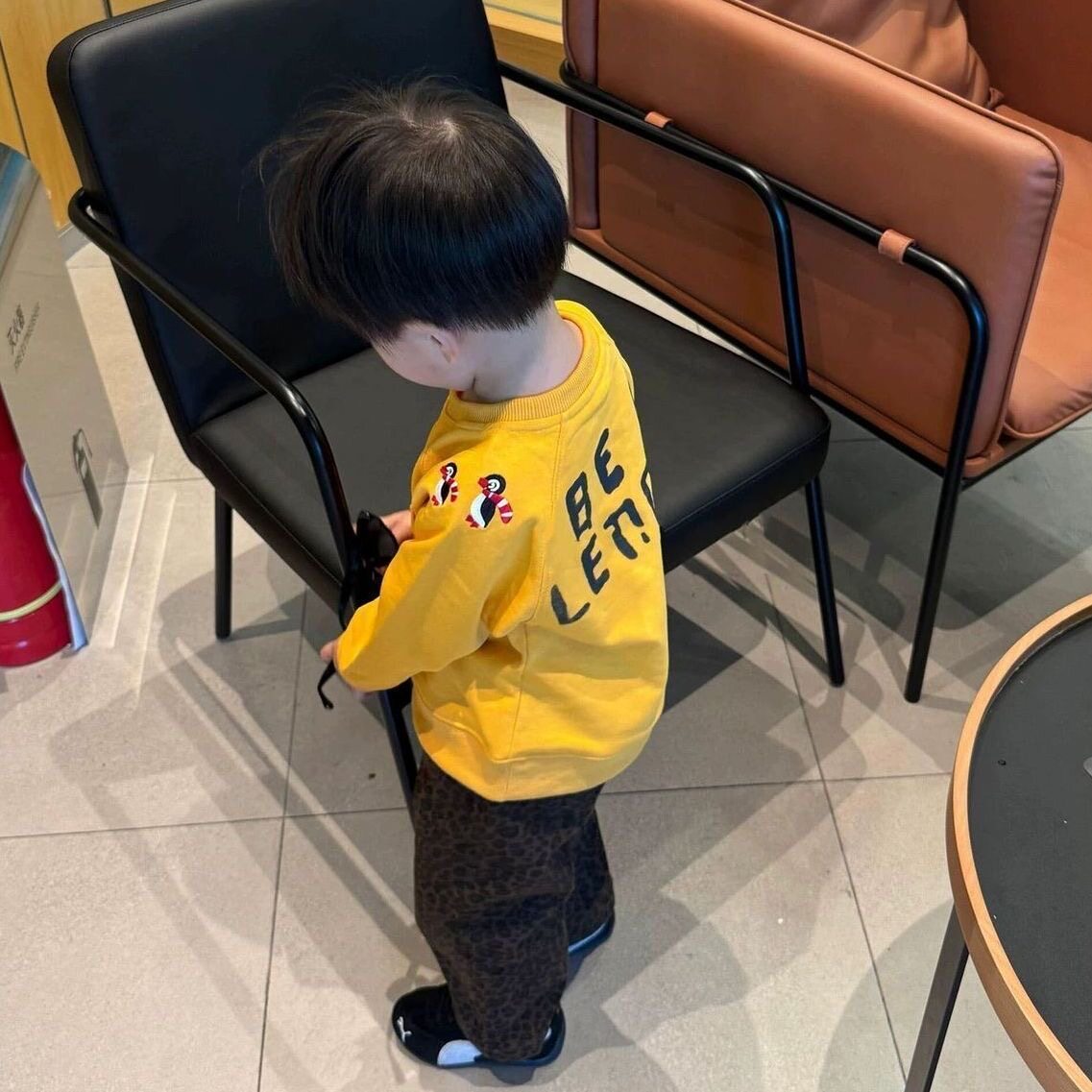 儿童春秋2026新款圆领炸街男女童圆领宝宝时髦印花长袖卫衣薄款潮