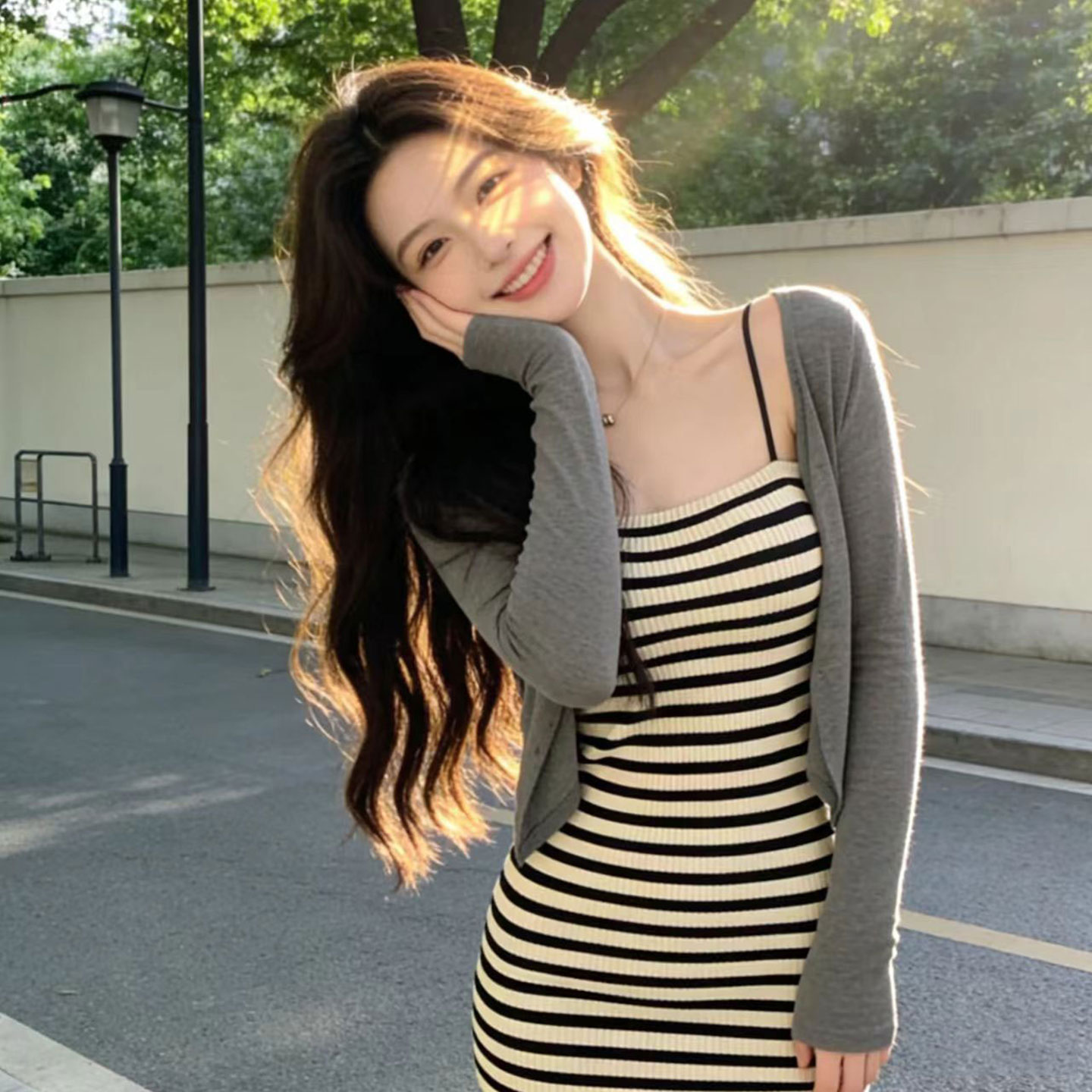 辣妹条纹吊带连衣裙女早秋新款灰色针织开衫修身显瘦包臀短裙套装