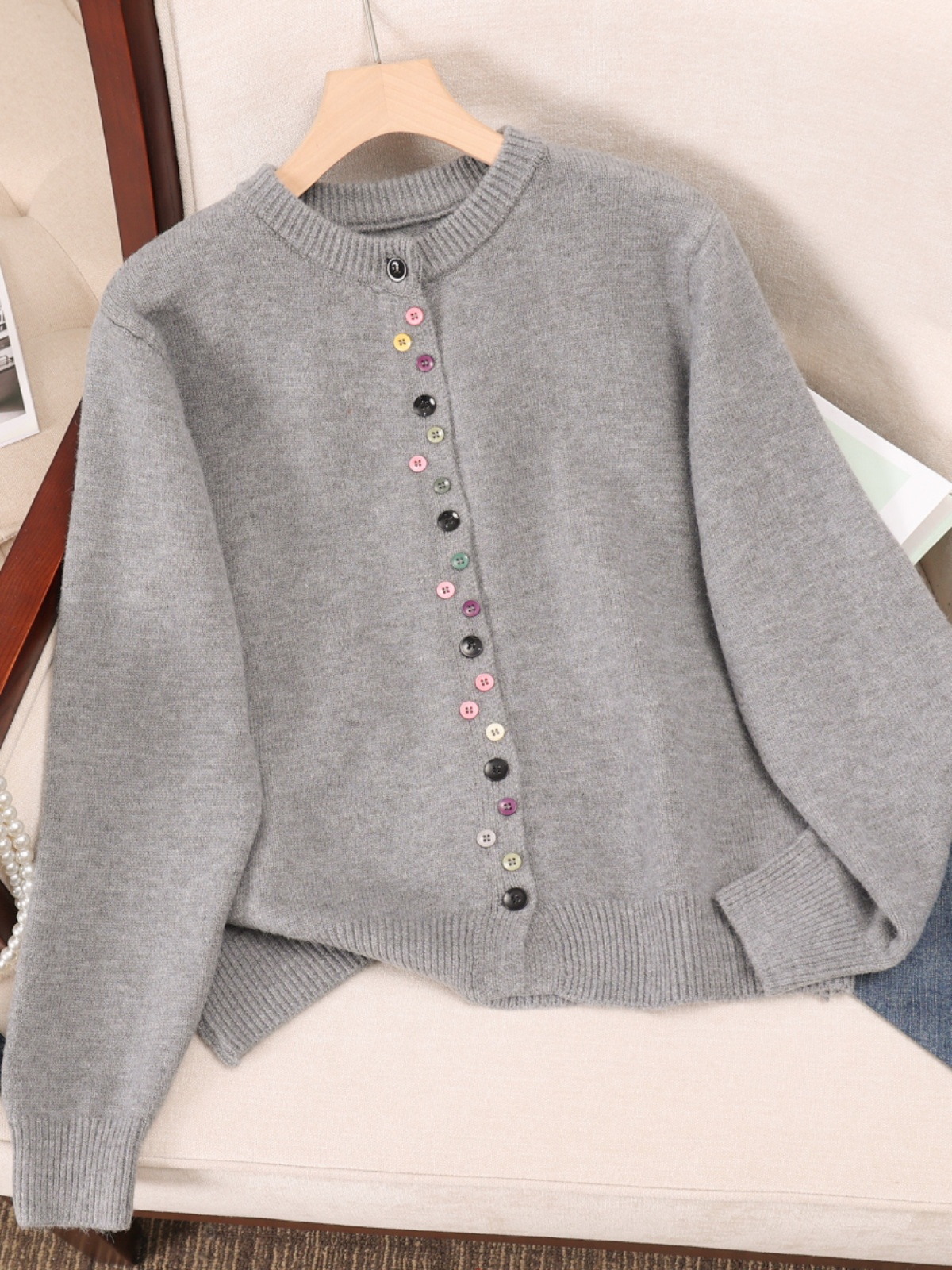 设计感彩色扣子针织开衫女秋冬新款洋气减龄灰色毛衣别致漂亮上衣