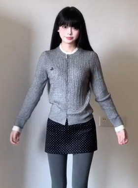 学院风假两件灰色针织开衫女秋冬小个子外搭韩版百搭短款刺绣上衣