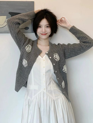 灰色针织开衫女秋冬季短款2024新款小个子加厚宽松慵懒风毛衣外套