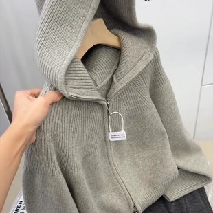 2025秋冬新款慵懒风连帽双拉链针织开衫女灰色宽松高级感毛衣外套