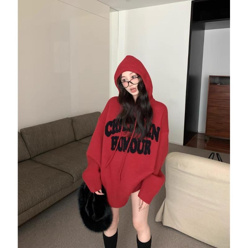 字母刺绣红色连帽毛衣