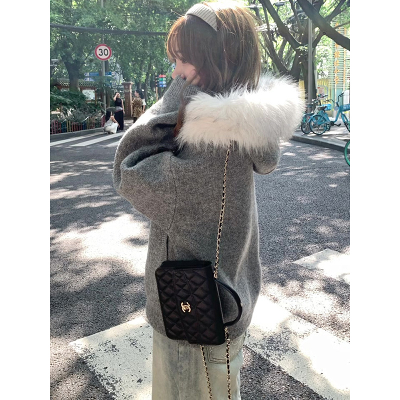 韩系慵懒风灰色毛领针织开衫