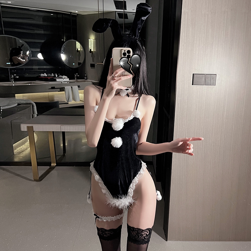 陪小兔子玩吗 甜美纯欲丝绒兔女郎套装诱惑吊带连体衣性感睡衣夏