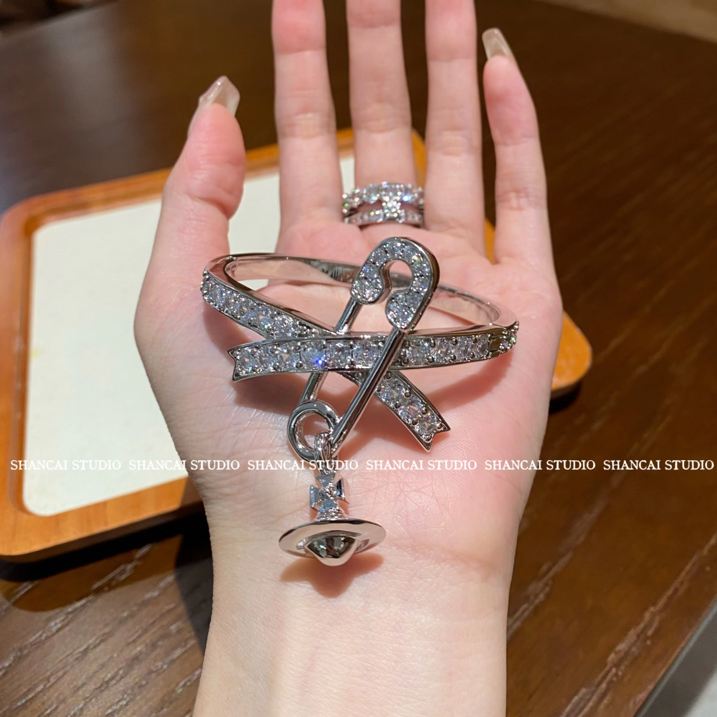 蝴蝶结别针满钻土星手镯