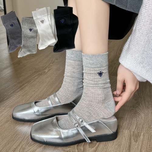 ins潮网红刺绣袜子女miu走秀薄款个性少女中筒袜韩版堆堆袜