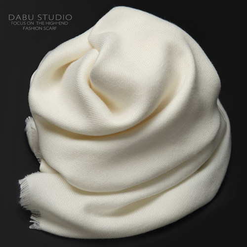 温柔奶油色仿羊绒围巾