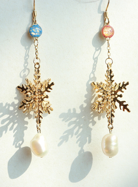 珍珠气质原创设计小众圣诞主题雪花耳环金色耳钩红蓝撞色适合圆脸