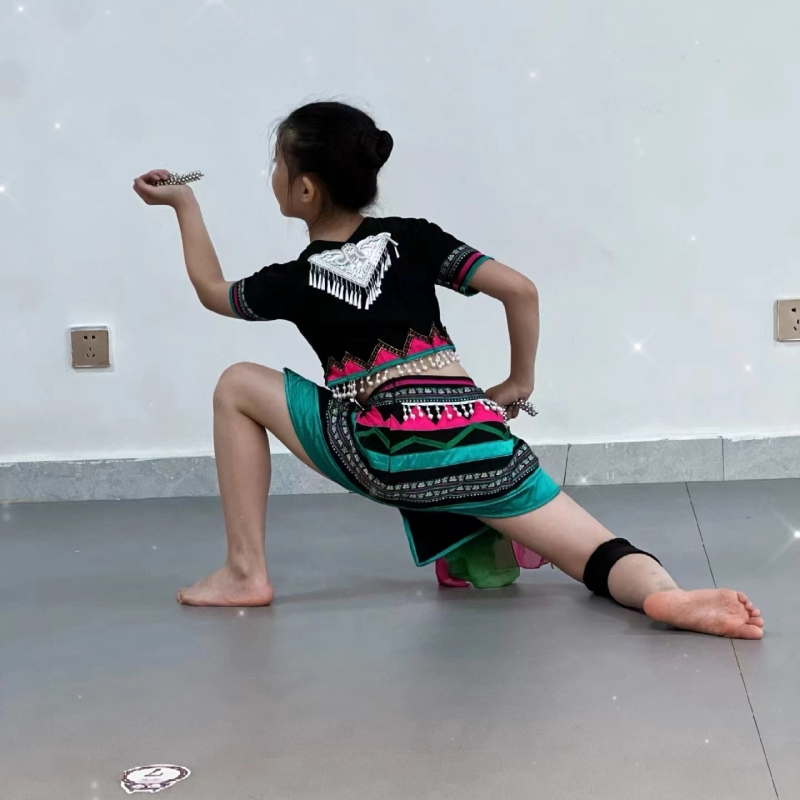 黎风灵雨舞蹈演出服儿童少数民族