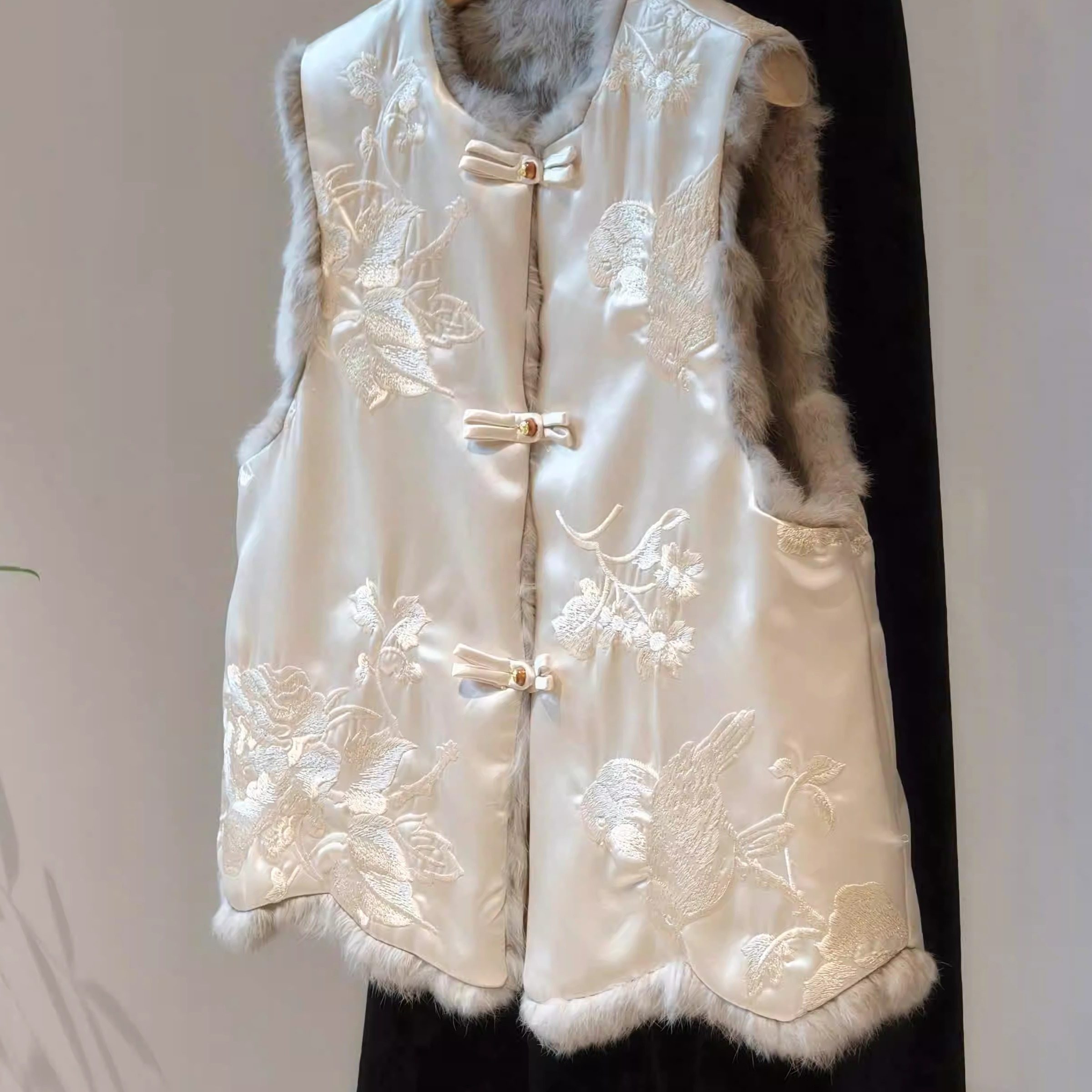 专柜大牌撤回尾单捡漏外贸高端新中式马甲对襟盘扣国风高级感背心,女装/女士精品,马夹,淘宝优惠券,粉丝福利购,淘宝优惠卷