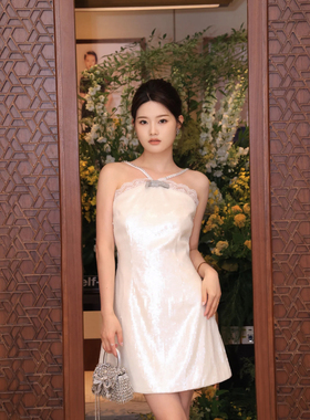 SP原2024秋新款高级感白色亮片镶钻无袖挂脖连衣裙女短裙礼服名媛