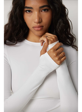 加州@rdene fits everybody灵感 弹力塑身拇指扣奶油尼龙长袖上衣