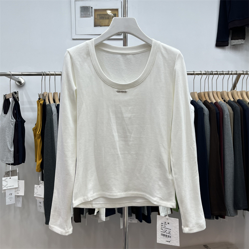 yuanxi元熙8263加绒U领长袖T恤女修身显瘦内搭打底衫上衣百搭秋冬