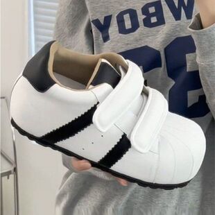 贝壳鞋丑萌内增高魔术贴小白鞋女鞋2026新款百搭休闲鞋面包鞋鞋子