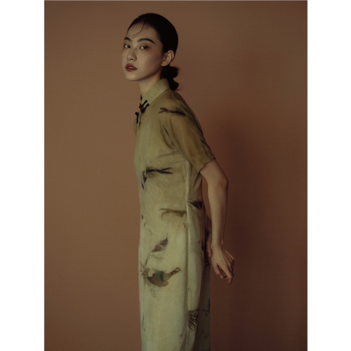 蛮丽楼 | 弥 一片式全开襟长旗袍新中式 pavo muticus