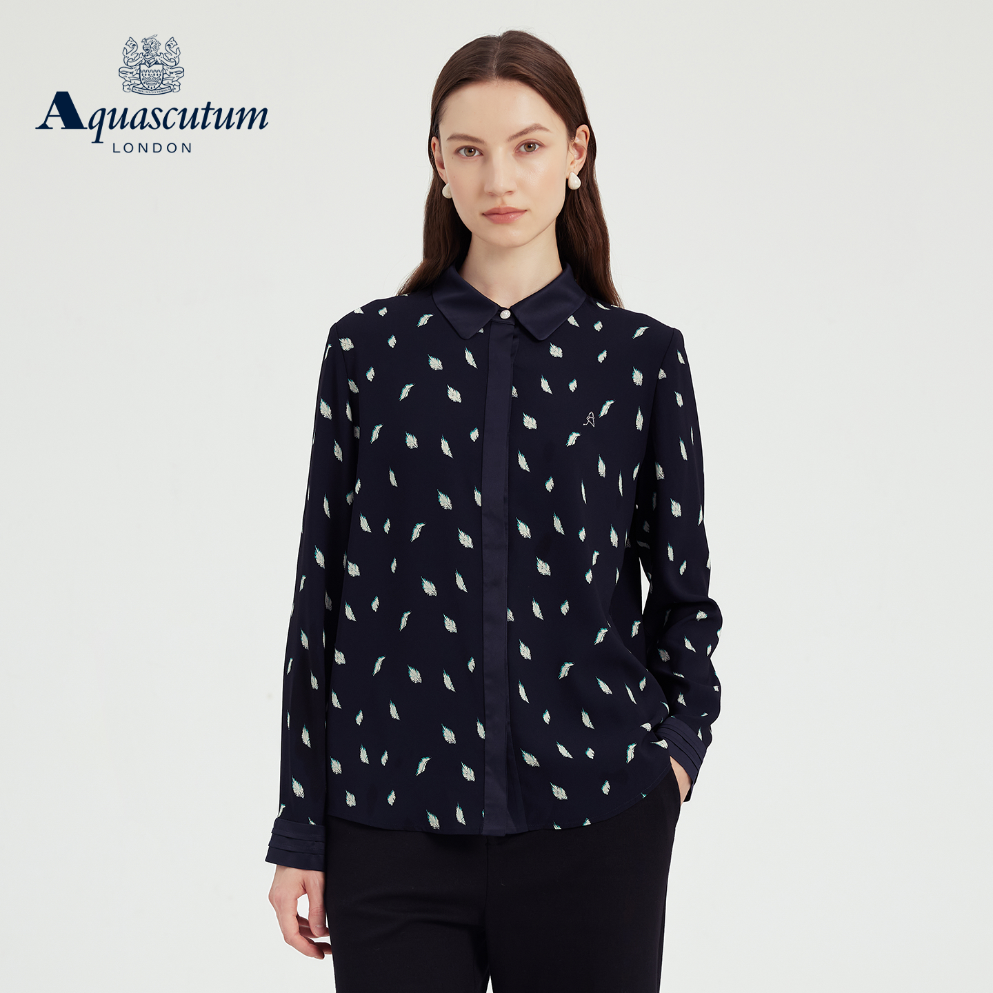 Aquascutum/雅格狮丹秋冬新品女士气质时尚通勤羽毛印花长袖衬衫