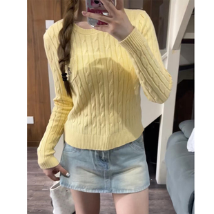 Brandy Girl官网冬季新款舒适合身鹅黄色长袖麻花bm针织毛衣