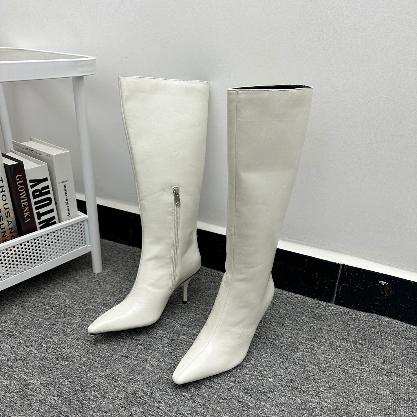 出口英国 不过膝胖MM白色高筒靴女尖头显腿长侧拉链轻便防滑长靴