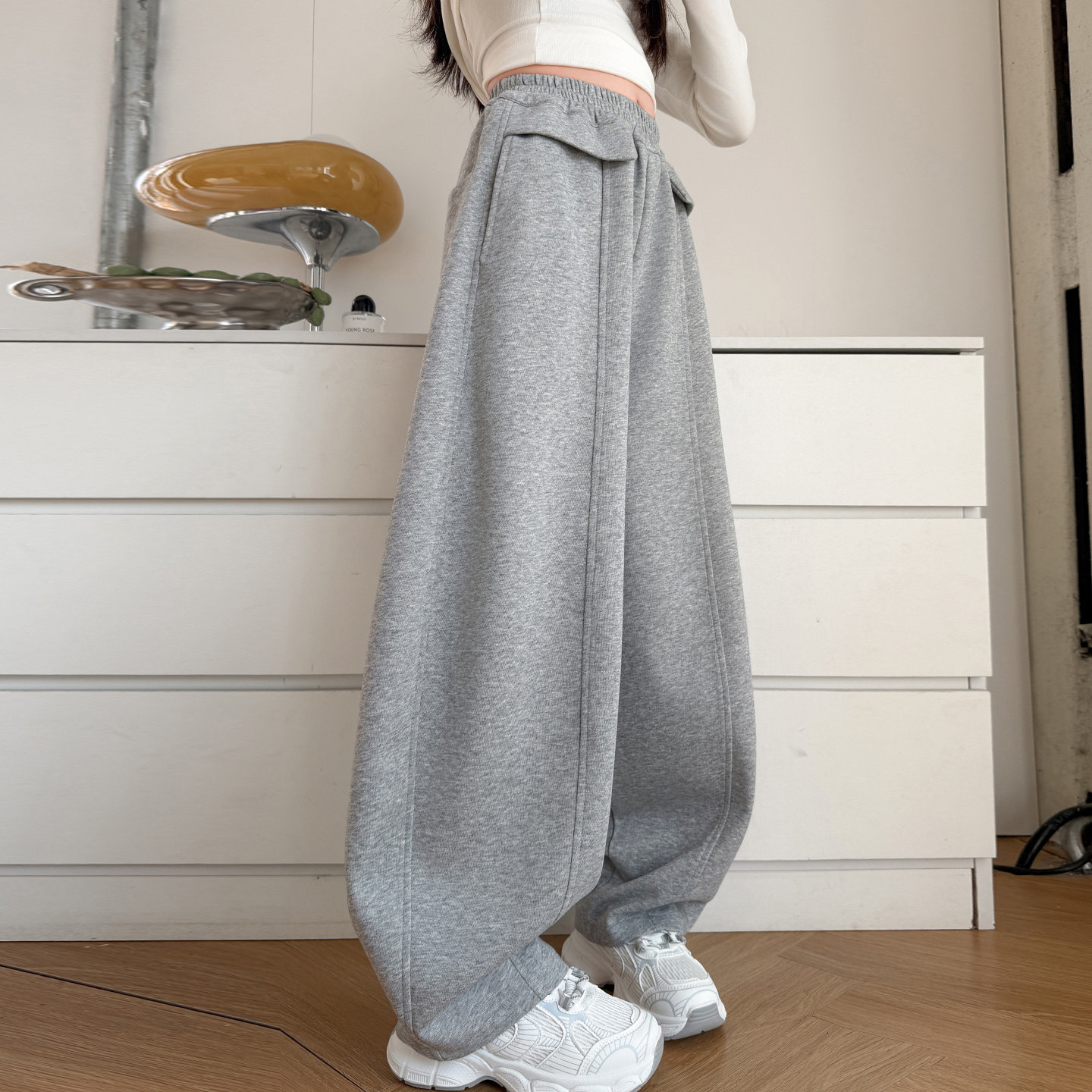 女童裤子秋冬加厚2026新款洋气大童一体绒弯刀休闲裤儿童好看卫裤