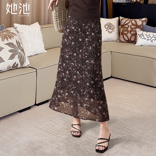 她池中长款A字复古碎花半身裙