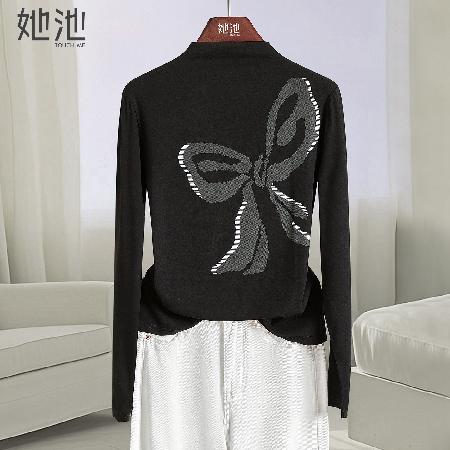 她池半高领修身印花套头打底衫