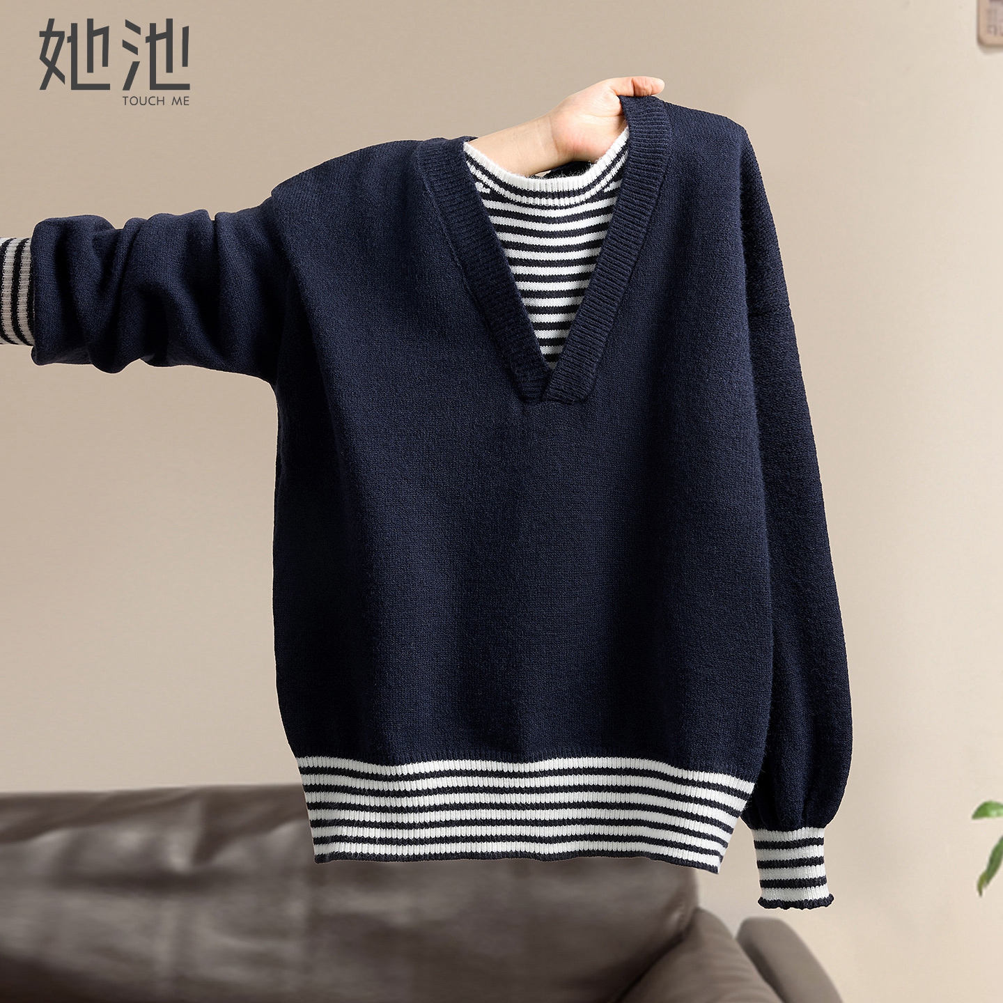 她池休闲条纹拼接假两件针织衫