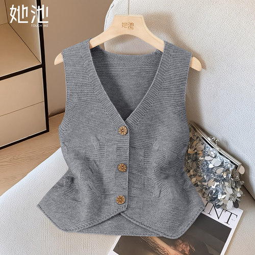 她池简约V领叠穿修身针织马甲