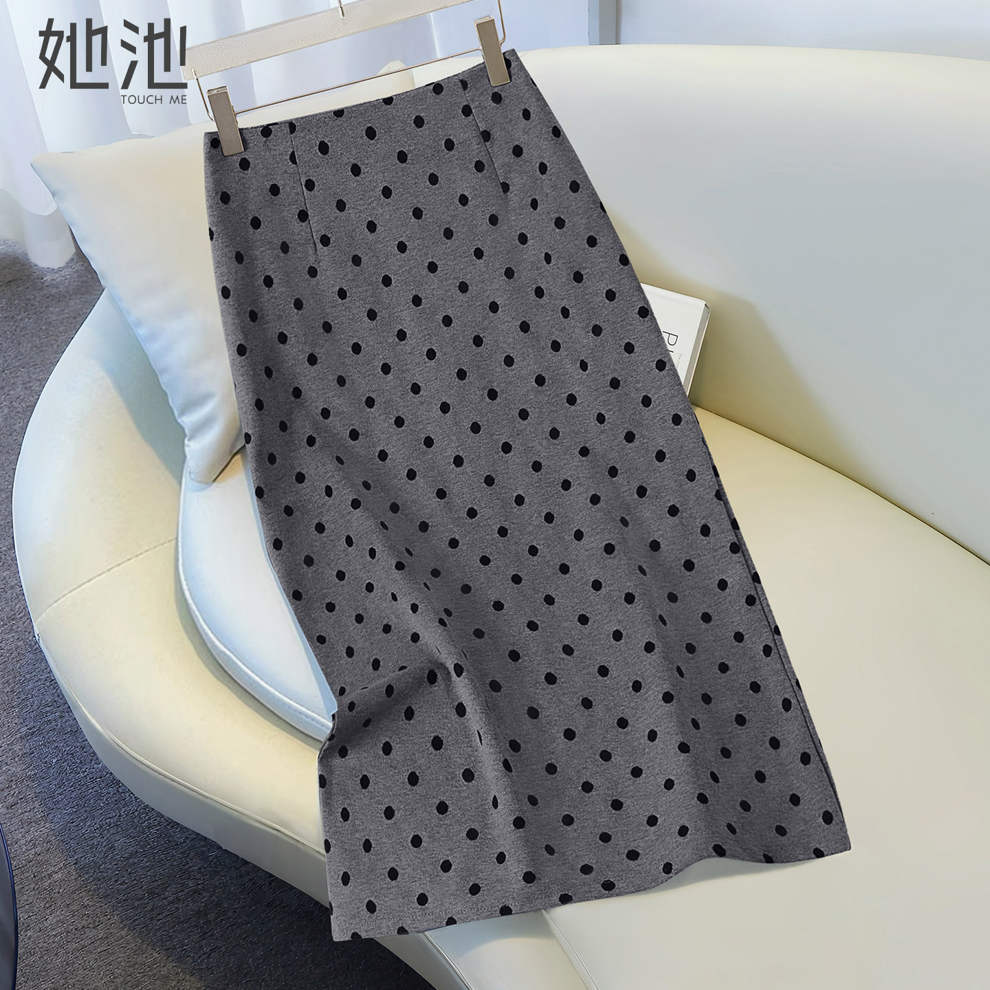 她池撞色波点后开叉松紧腰半身裙