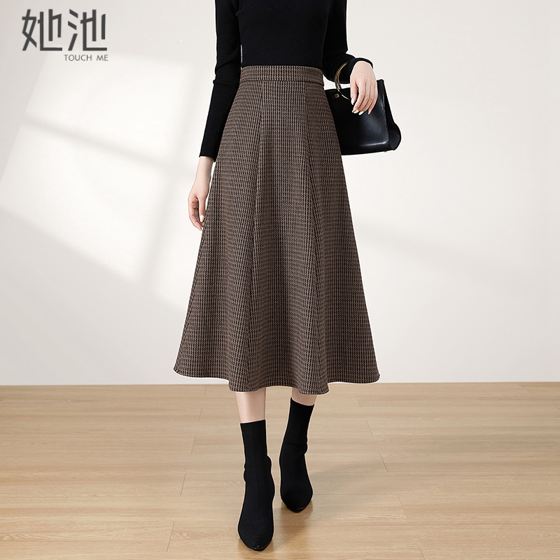 她池中长款A字复古格纹半身裙