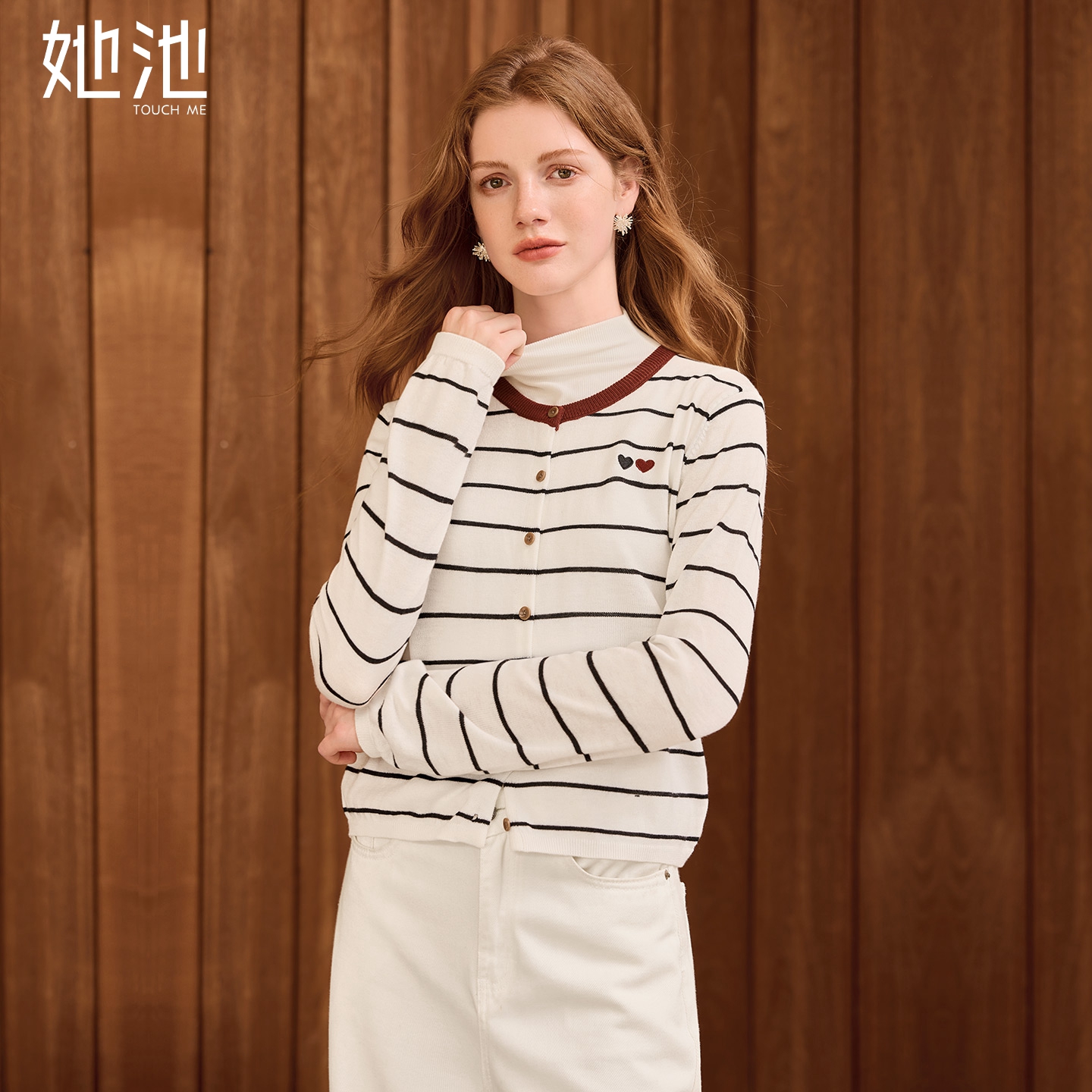 她池撞色条纹圆领单排扣针织衫