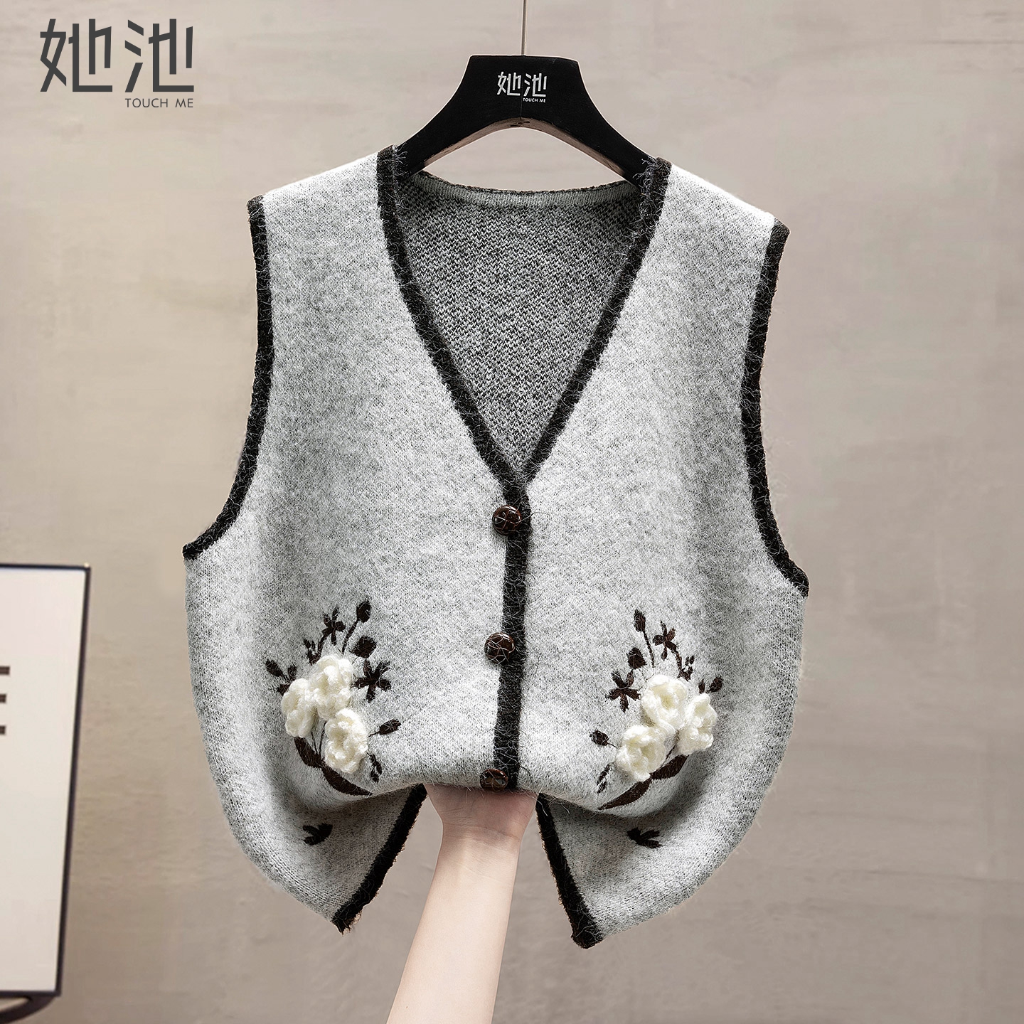 她池撞色立体花朵刺绣针织马夹