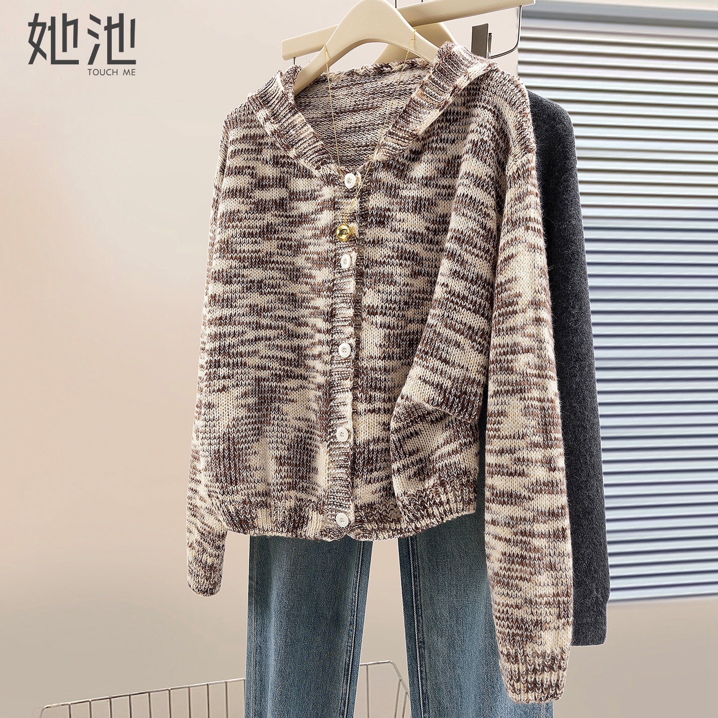 她池撞色宽松款长袖单排扣针织衫