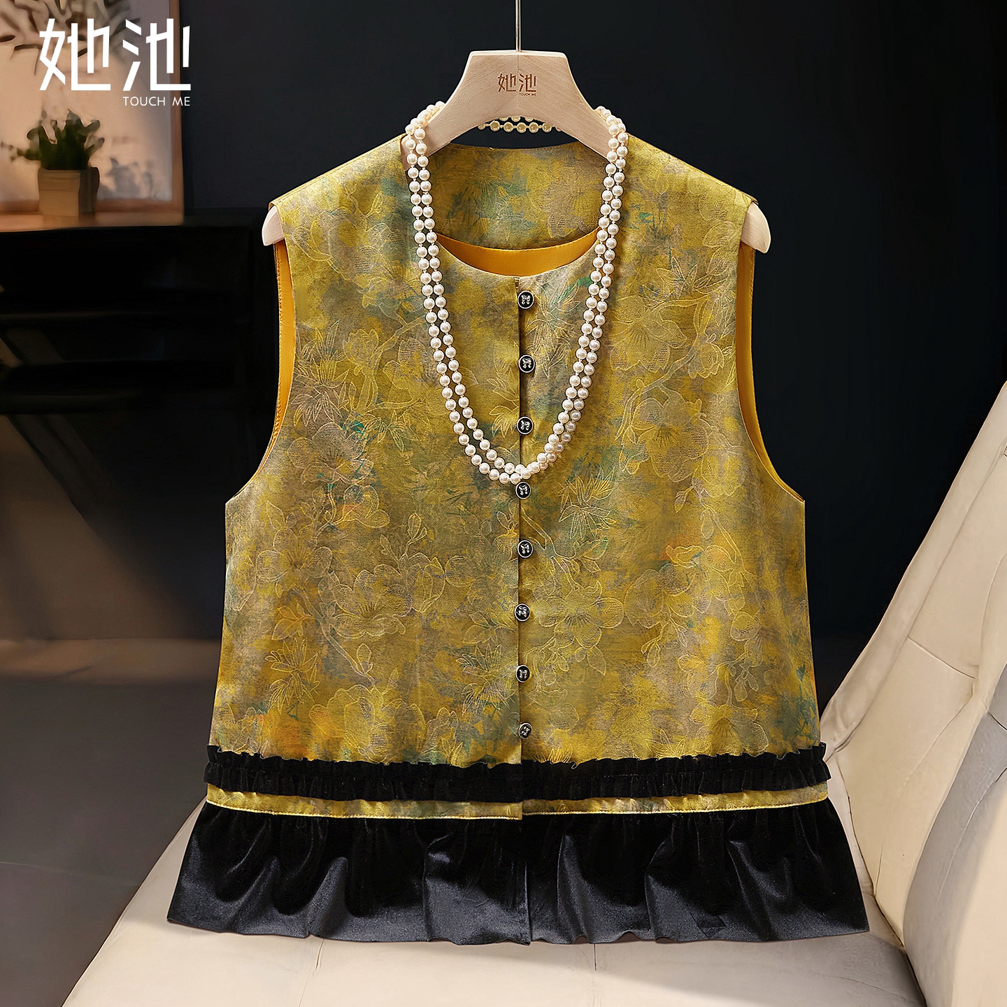 她池圆领单排扣撞色宽松款马夹