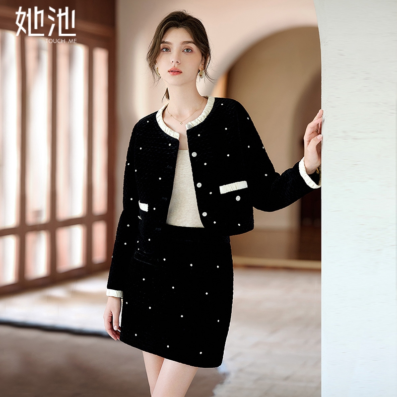 她池小香风上衣搭半身裙时尚套装